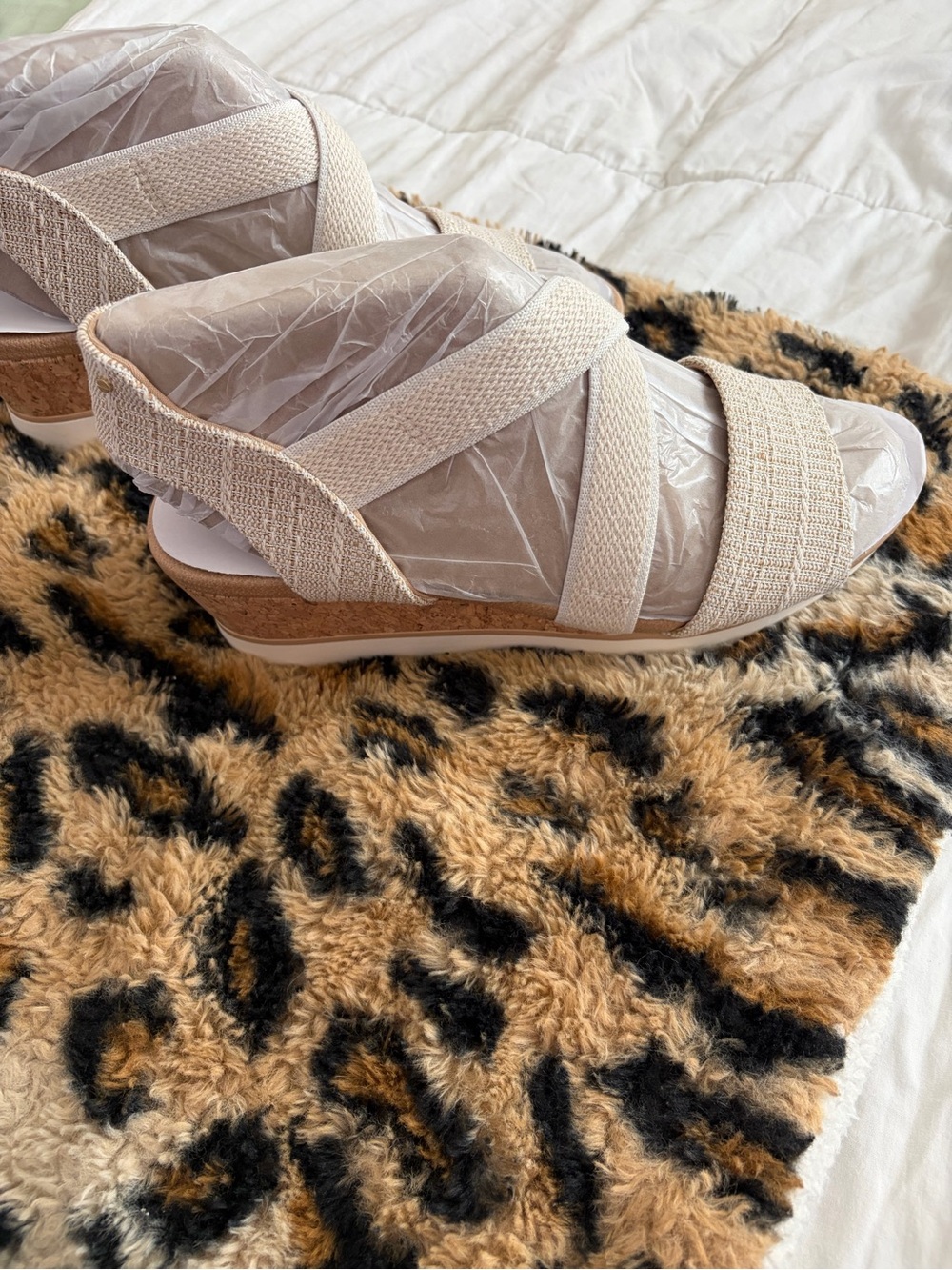 Dr. Scholl's Cream Elastic Strap “Just Cute Wedge”